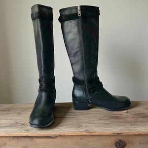 UGG Black Darcie Side Zipper Boots Size 6